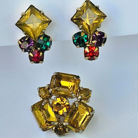 Amber Rhinestone Pin, Gold-toned Brooch with Coordinating Screw back Earrings - Picture 7 of 12